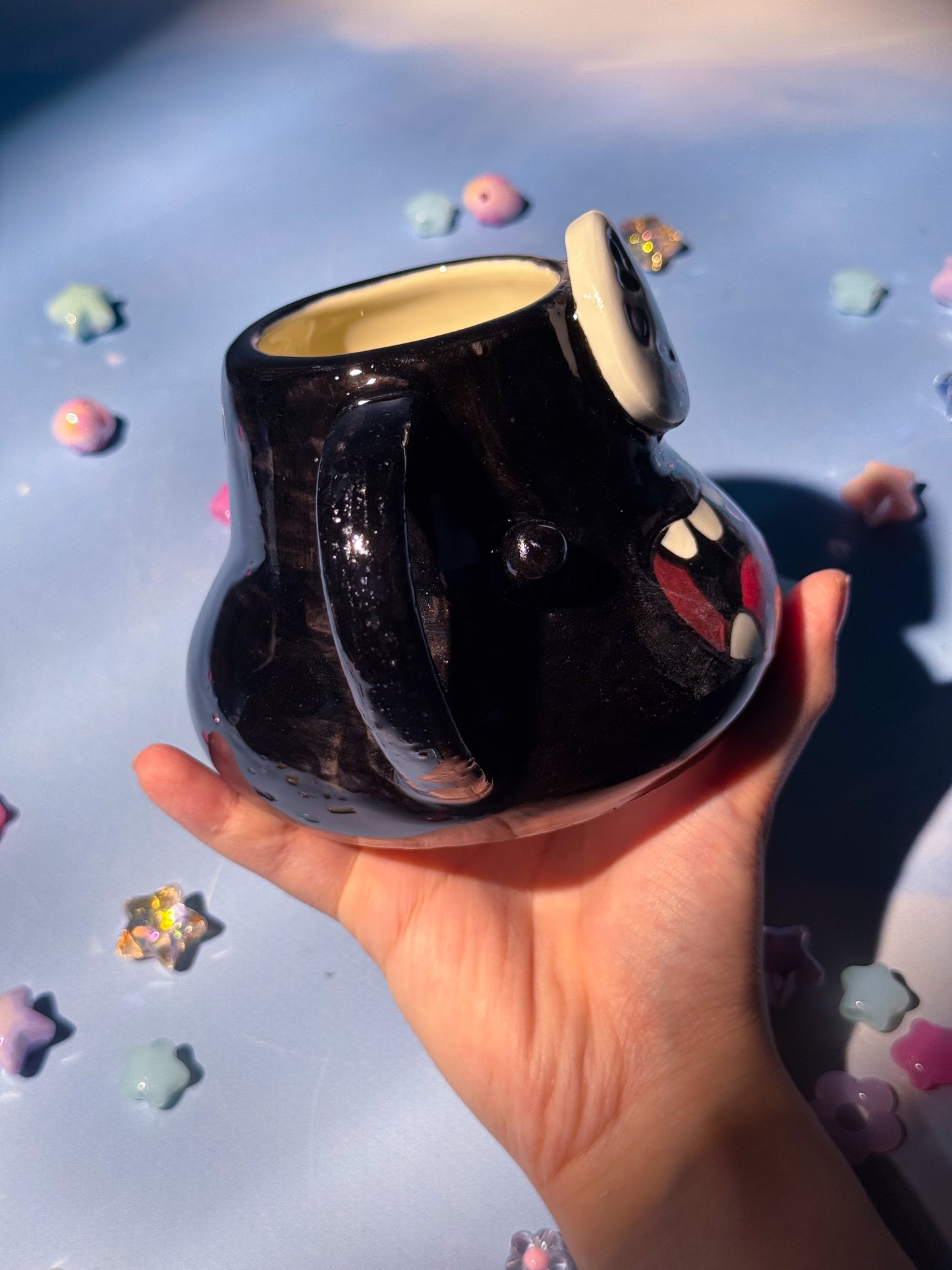 Giant No Face Mug 5